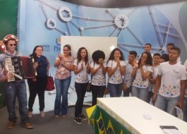 Canal Educação recebe visita dos alunos de Elesbão Veloso